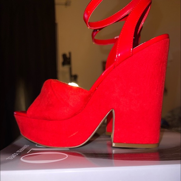 The sold out…Jlo Monic Red Glow Wedges - Picture 2 of 9